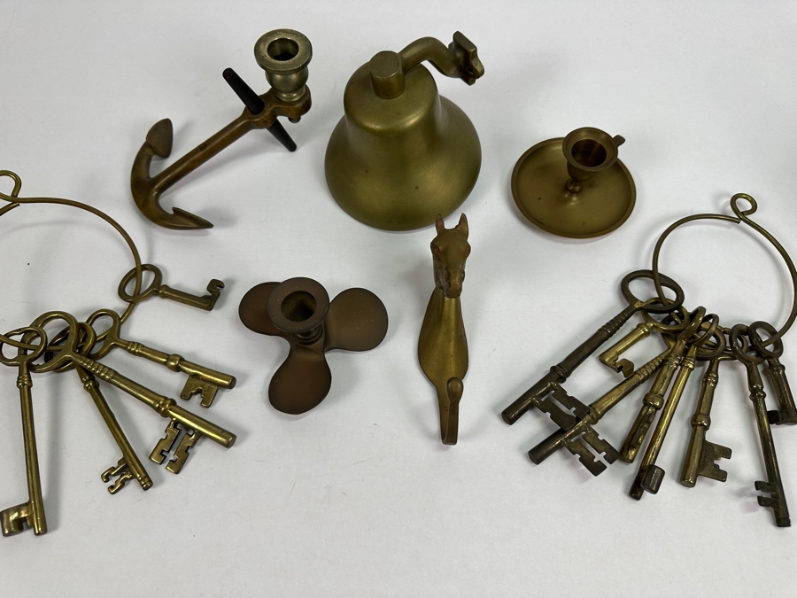 Vintage Brass Decor Lot: Skeleton Keys, Ship's Propeller Candle Holder, Horsehead Coat Hanger, Bell, Ship's Anchor Candle Holder & Candle Holder [Photo 2]