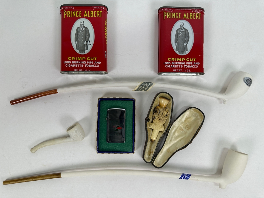 Tobacco Smoking Lot: Pair Of New Gouda Holland Long Porcelain Pipes, A Carved Meerschaum Owl Pipe Without The Stem, Small Porelain Pipe,  Chevrolet Los Angeles 1966 Safety Award PARK Lighter And Pair Of Prince Albert Tins [Photo 3]