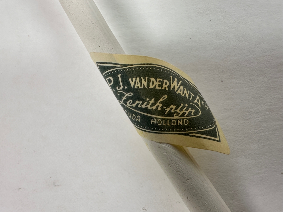 Tobacco Smoking Lot: Pair Of New Gouda Holland Long Porcelain Pipes, A Carved Meerschaum Owl Pipe Without The Stem, Small Porelain Pipe,  Chevrolet Los Angeles 1966 Safety Award PARK Lighter And Pair Of Prince Albert Tins [Photo 7]