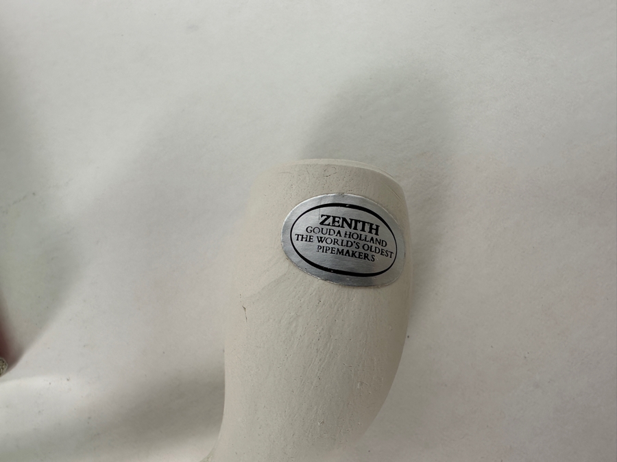 Tobacco Smoking Lot: Pair Of New Gouda Holland Long Porcelain Pipes, A Carved Meerschaum Owl Pipe Without The Stem, Small Porelain Pipe,  Chevrolet Los Angeles 1966 Safety Award PARK Lighter And Pair Of Prince Albert Tins [Photo 6]