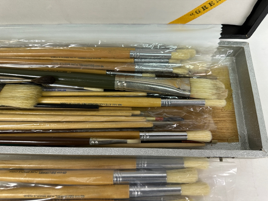 Lot Of Paint Brushes [Photo 5]