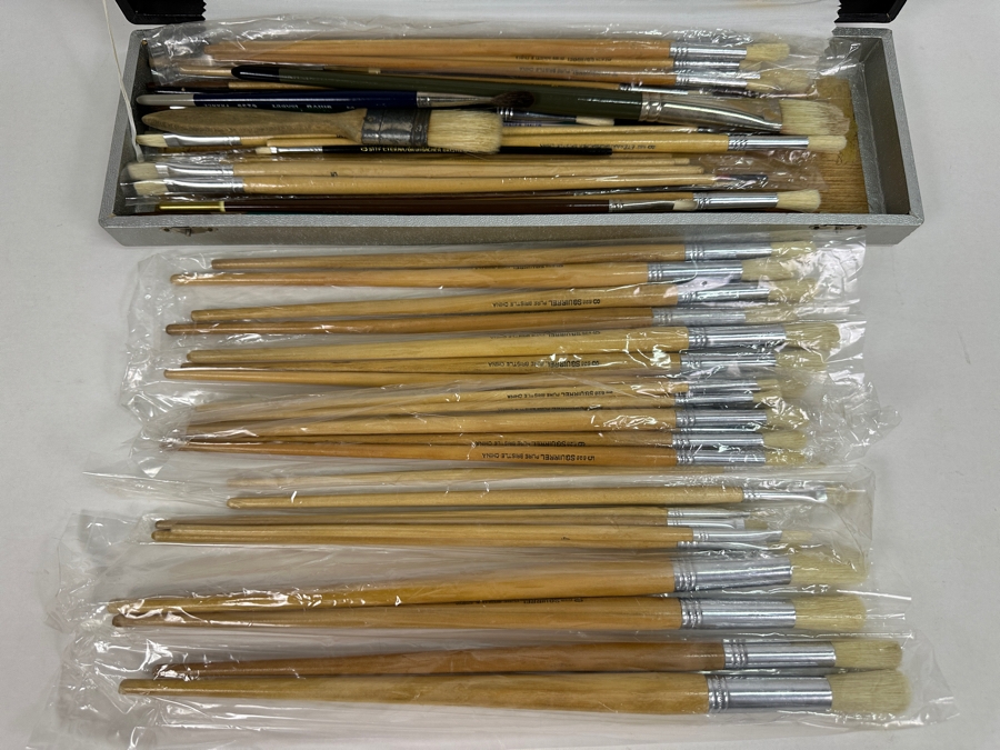 Lot Of Paint Brushes [Photo 3]