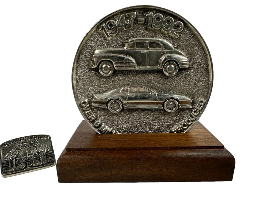 General Motors Van Nuys California 1947-1992 Over 6 Million Vehicles Produced 3' Medallion With Display Stand And Pin [Photo 2]