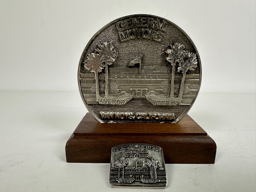 General Motors Van Nuys California 1947-1992 Over 6 Million Vehicles Produced 3' Medallion With Display Stand And Pin [Photo 3]