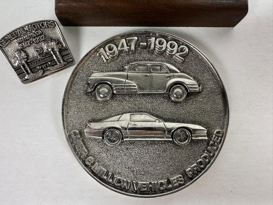 General Motors Van Nuys California 1947-1992 Over 6 Million Vehicles Produced 3' Medallion With Display Stand And Pin [Photo 9]