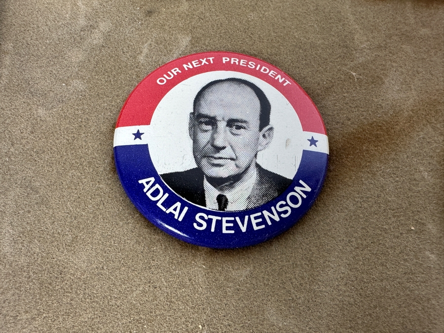 Collection Of Old United States Presidential Campaign Buttons With Display Frame - See Photos [Photo 12]