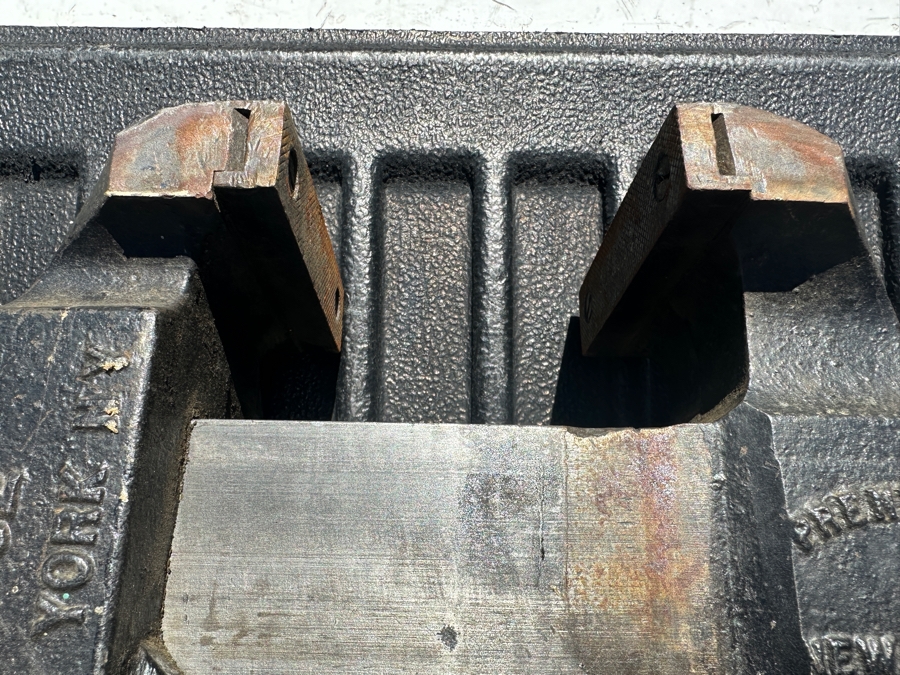 Prentiss Vise Co Bull Dog No. 52 New York, NY Vise [Photo 6]