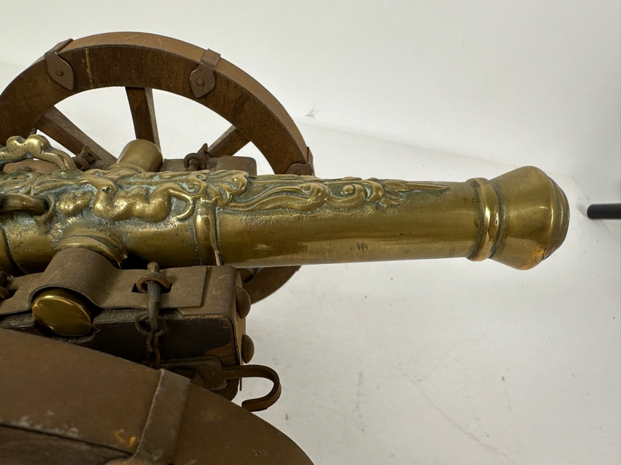 Large Vintage Italian Solid Brass Field Cannon Model With Wooden Carriage Cart Made In Italy 16'L X 6'H [Photo 7]