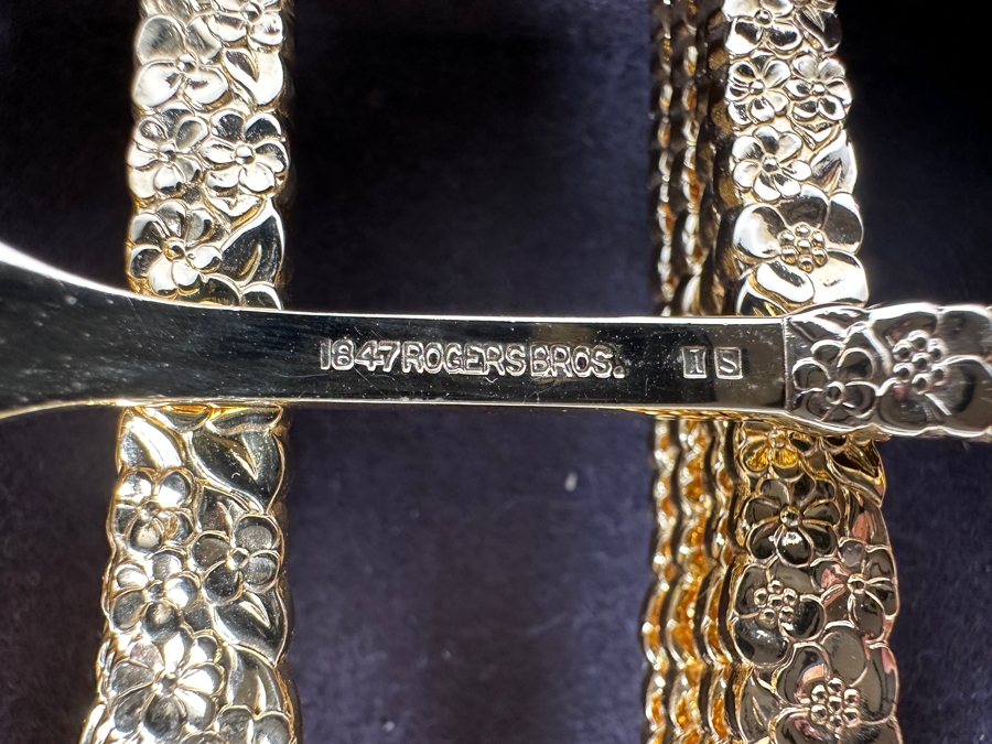 Gold Plated 1847 Rogers Bros International Silver Silverplate Flatware Golden Love-Precious Flower Pattern Silverware Flatware Set With Storage Approximate Service For 8 [Photo 4]