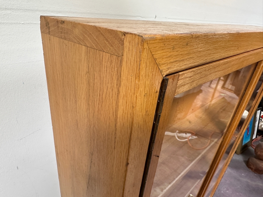 Solid Wood Lockable Narrow Display Cabinet Case 41.5W X 7D X 44.5H [Photo 11]