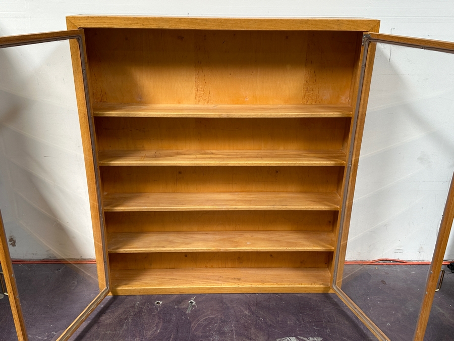 Solid Wood Lockable Narrow Display Cabinet Case 41.5W X 7D X 44.5H [Photo 7]