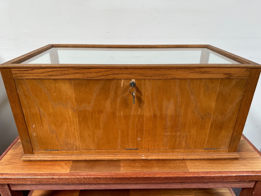 Countertop Display Case With Lockable Hinged Back (Have Key) 35.5W X 18.5D X 16H [Photo 5]