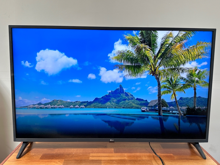 LG 50UM7300AUE 50 Inch Class 4K Ultra HD LED LCD TV [Photo 2]