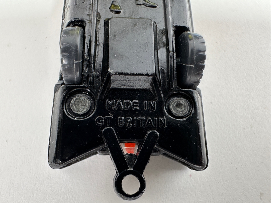 Vintage DC Batman Lot Featuring Pair Of Buttons, It's The Batman 45rpm Record And Husky Batmobile Car Made In Britain [Photo 9]