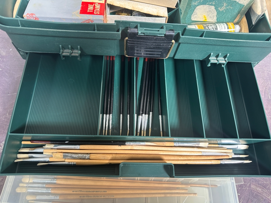 Plano Plastic Guide Elite Fishing Tackle Box Filled With Art Supplies Including Paint Brushes - See Photos [Photo 11]