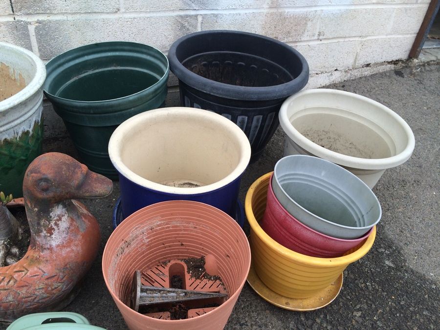 Huge Lot of Planting Pots [Photo 8]