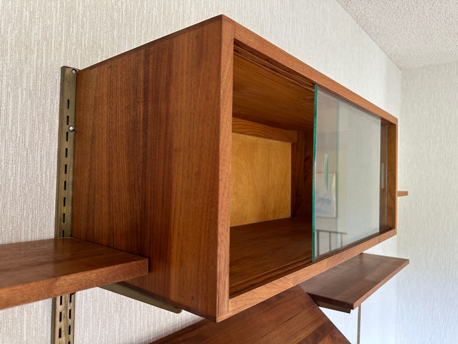Just Added - Vintage Mid-Century Modern Wall Unit By Woodland Of California 84W X 17D X 61H [Photo 4]