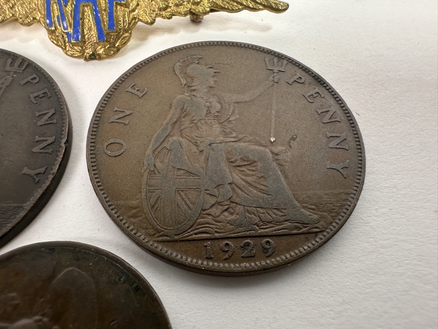 Just Added - Vintage RAF Sweetheart Brooch Wings With 1910 Great Britain Penny, 1929 Great Britain Penny & 1929 Italian 10 Cents Bee [Photo 3]