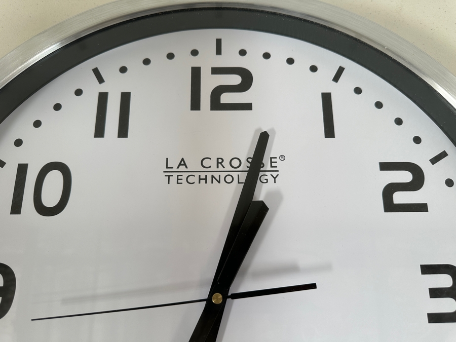 Just Added - La Crosse Technology Atomic Time Wall Clock 20W [Photo 2]