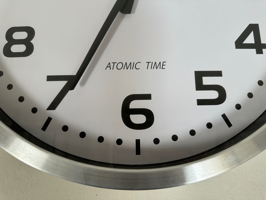 Just Added - La Crosse Technology Atomic Time Wall Clock 20W [Photo 3]