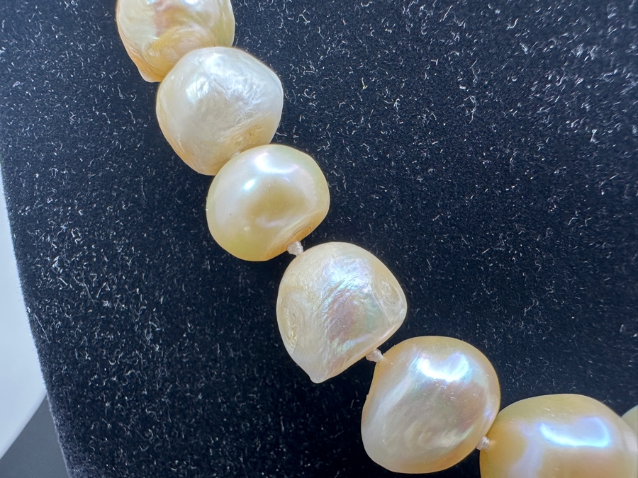 18' Baroque Pearl Necklace [Photo 3]