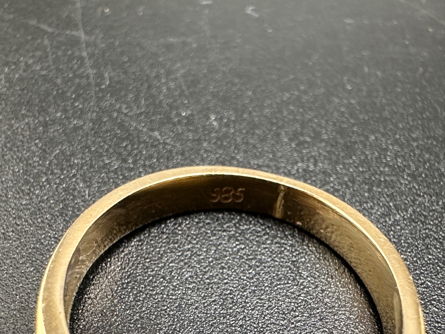 14K Jade Ring (2.9g) with Melee Diamonds (missing one)  ～.08 cttw Size 5 FMV $250 Retail $500 [Photo 9]