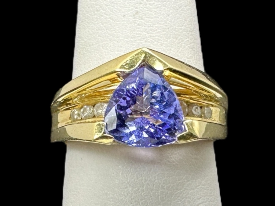 14K Gold Tanzanite and Diamond Ring 6.8g 8x8 Trillion Tanzanite ～.25 cttw Diamonds Size 6.75 FMV $1,400 Retail $2,800