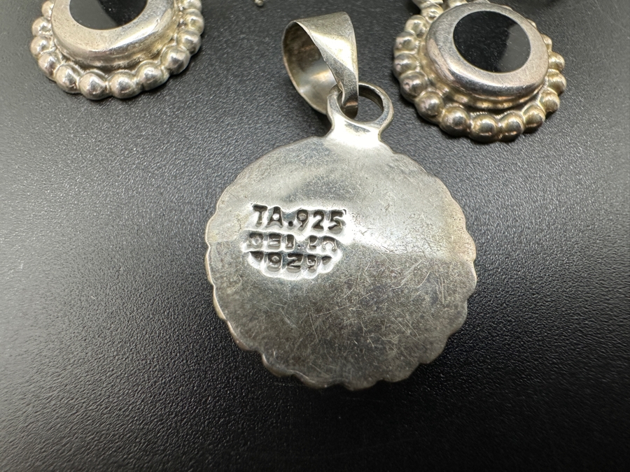 Sterling Silver and Black Onyx Pendant and Earrings 12.4g  [Photo 3]