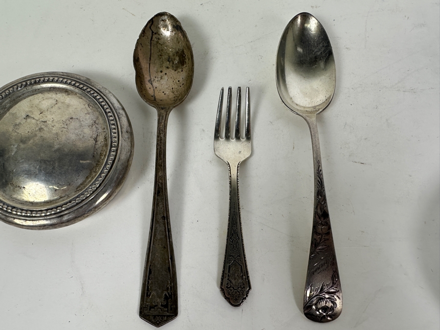 Sterling Silver Lot With Pair Of Sterling Lids, 2 Spoons, Fork & Cameo 151.1g [Photo 9]