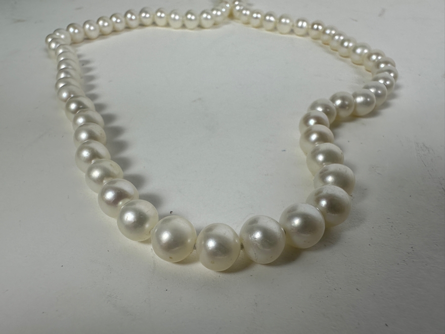 Vintage 18' Pearl Necklace [Photo 2]