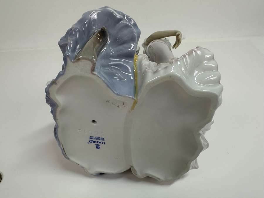 Vintage Lladro Ole' Flamenco Couple Figurine 01005601 11H Retails $860 [Photo 12]