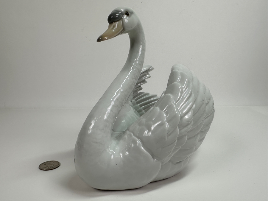 Vintage Lladro Swan 5231 Figurine 8W X 5D X 7H [Photo 4]