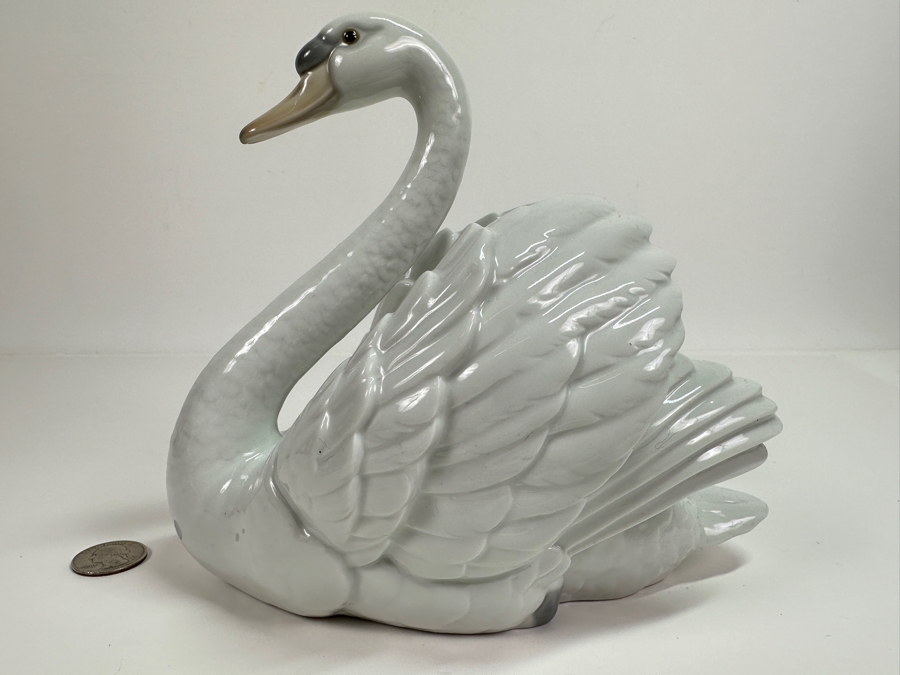 Vintage Lladro Swan 5231 Figurine 8W X 5D X 7H [Photo 2]