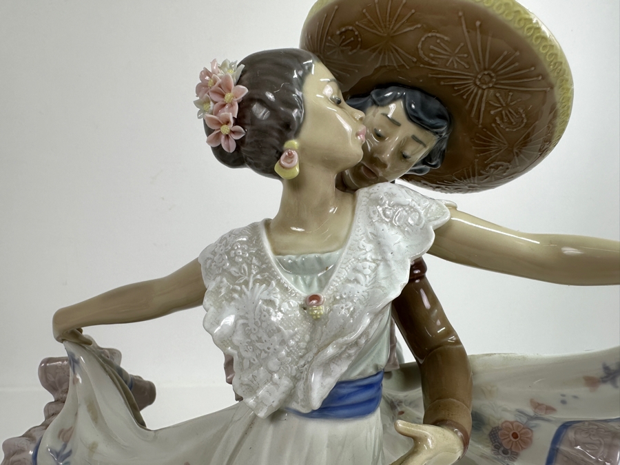 Vintage Lladro Mexican Dancers Gloss Figurine 01005415 12H Retails $2,000 [Photo 3]