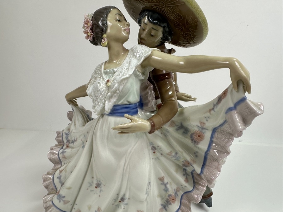 Vintage Lladro Mexican Dancers Gloss Figurine 01005415 12H Retails $2,000 [Photo 6]
