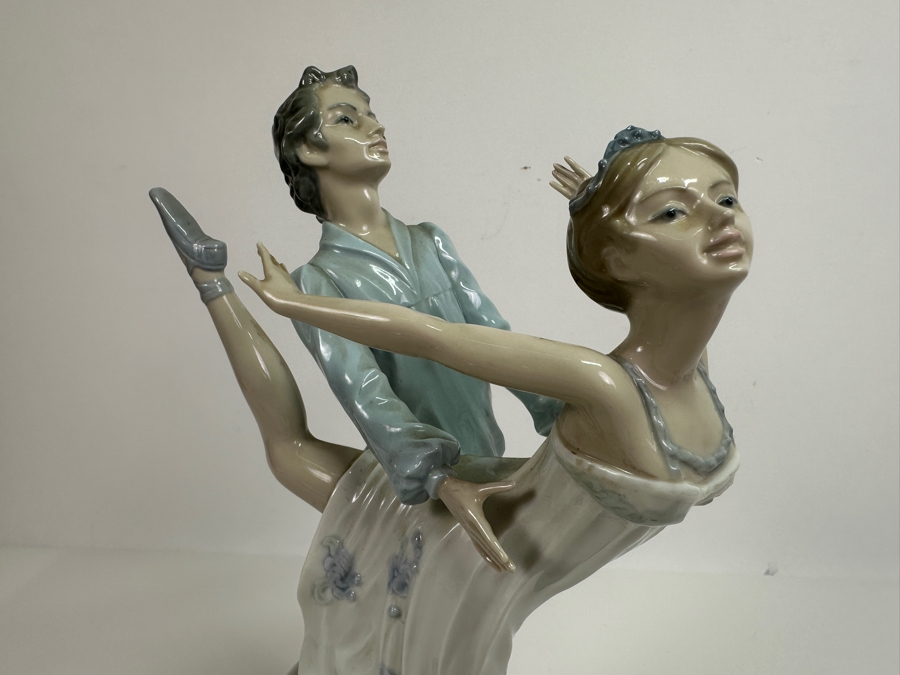 Vintage Nao Lladro Dancing On A Cloud Porcelain Figurine 12.5'H Retails $400 [Photo 3]