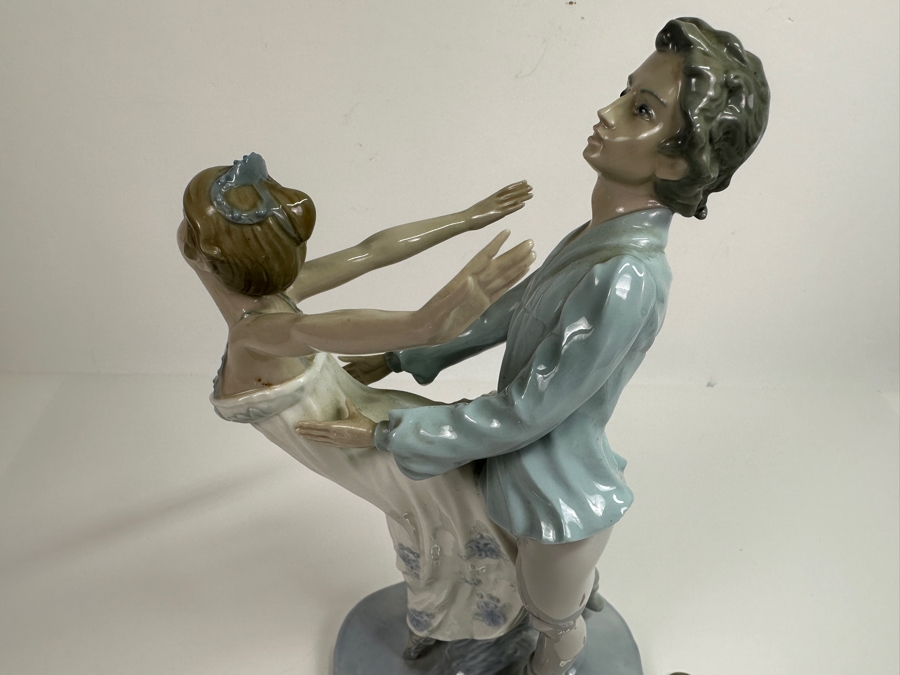 Vintage Nao Lladro Dancing On A Cloud Porcelain Figurine 12.5'H Retails $400 [Photo 6]