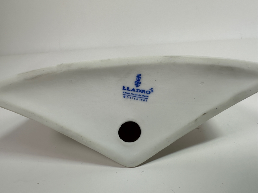 Vintage Lladro Summer Stroll 7611 Porcelain Figurine With Lladro Collectors Society Plaque Retails $150 [Photo 6]