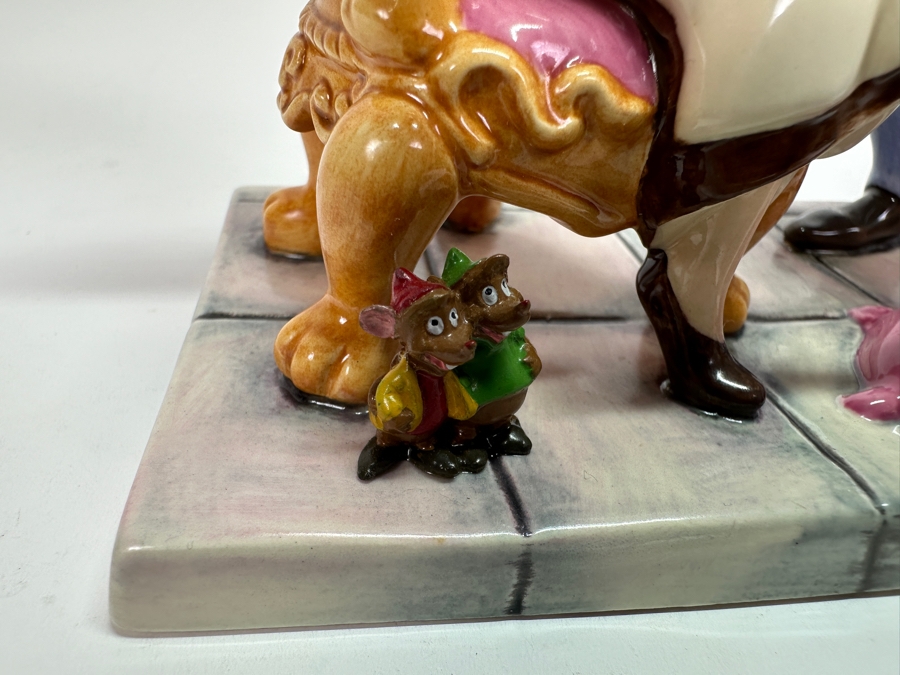 Rare Limited Edition Vintage Walt Disney Showcase Collection By Royal Doulton Cinderella 'It's A Perfect Fit' CN7 Porcelain Figurine Numbered 813 Of 5,000 6W X 5H [Photo 4]