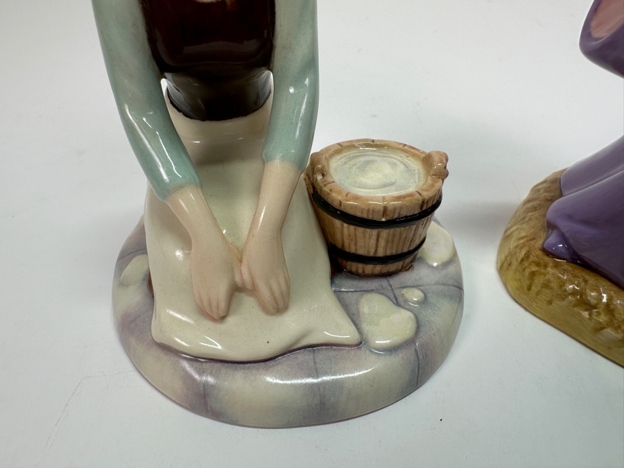 Rare Vintage Walt Disney Showcase Collection By Royal Doulton Cinderella With A Wave Of Her Magic Wand CN4 And Cinderella They Can't Stop Me From Dreaming CN 5 Porcelain Figurines 4.5H [Photo 3]
