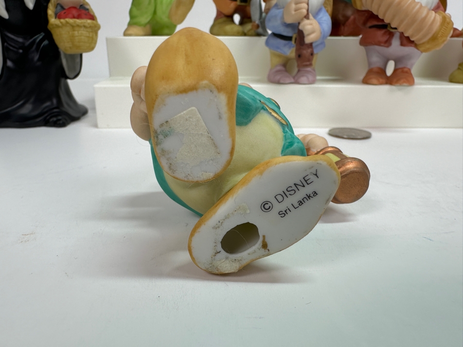 Disney Snow White And The Seven Dwarfs Figurines With Display [Photo 11]