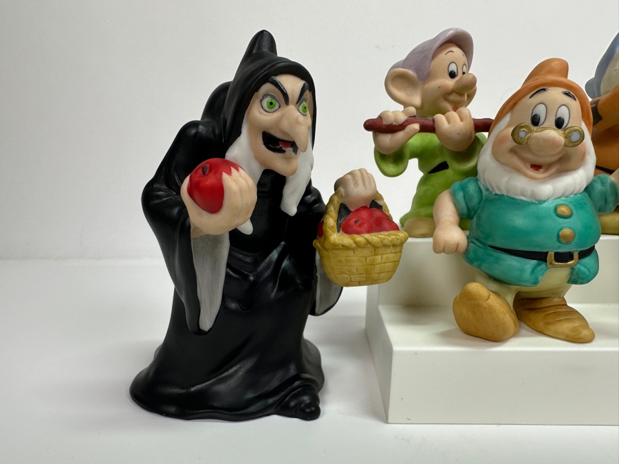 Disney Snow White And The Seven Dwarfs Figurines With Display [Photo 2]