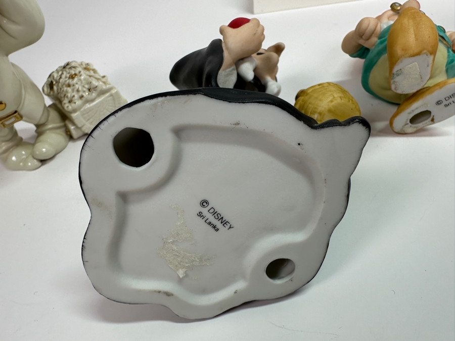 Disney Snow White And The Seven Dwarfs Figurines With Display [Photo 12]