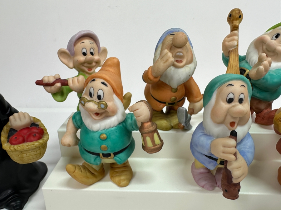 Disney Snow White And The Seven Dwarfs Figurines With Display [Photo 7]