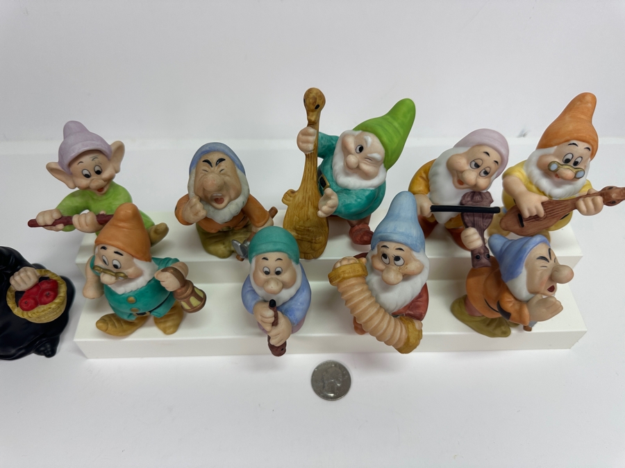 Disney Snow White And The Seven Dwarfs Figurines With Display [Photo 10]