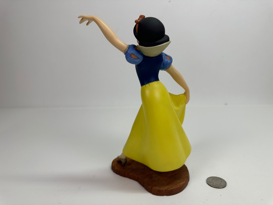 Walt Disney Classics Collection Snow White And The Seven Dwarfs 'The Fairest One Of All' Porcelain Figurine 8H [Photo 4]