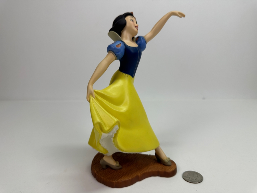 Walt Disney Classics Collection Snow White And The Seven Dwarfs 'The Fairest One Of All' Porcelain Figurine 8H [Photo 3]