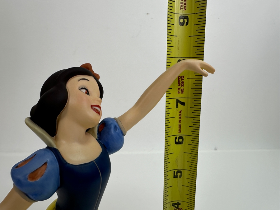 Walt Disney Classics Collection Snow White And The Seven Dwarfs 'The Fairest One Of All' Porcelain Figurine 8H [Photo 7]