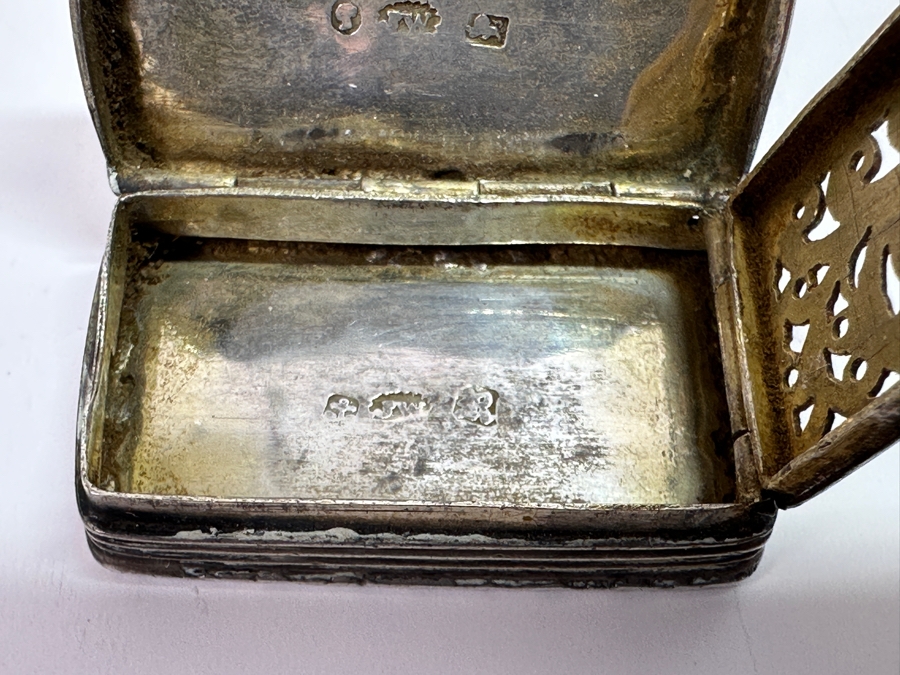 Just Added - Antique English Hallmarked Sterling Silver Vinaigrette Snuff Box 11.6g [Photo 10]
