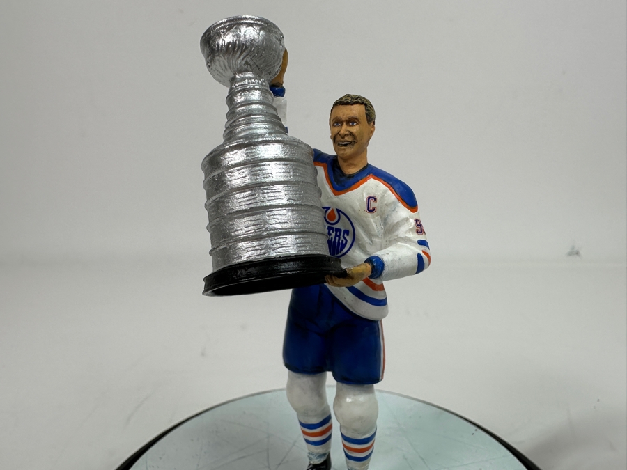 Vintage 2000 Upper Deck Wayne Gretzky Athletes Of The Century Figurine 4.5W X 5H [Photo 4]